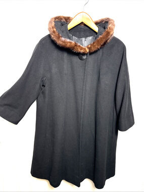 Vintage 1960s Women's Black Coat Mink Fur Trim Cape with 3/4 Sleeves Classic EUC